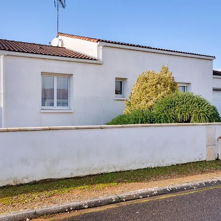 Holiday home Maison Pour 8 - 5min De La - Jardin & Veranda