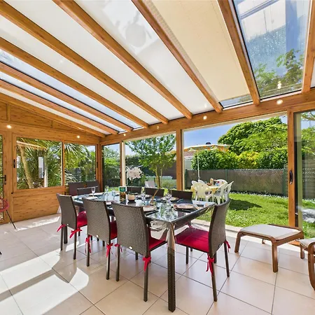 Maison Pour 8 - 5min De La - Jardin & Veranda Holiday home